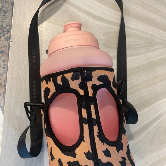 HydroJug Pink and leopard print - Picture 7 of 8